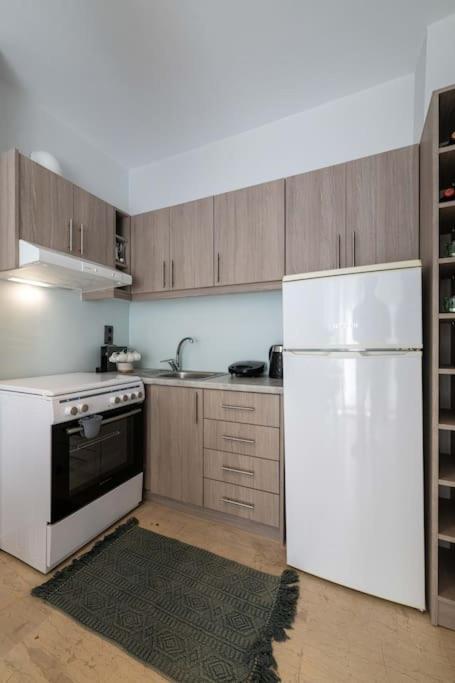 Skyhigh Haven Apartment Каламата Екстериор снимка