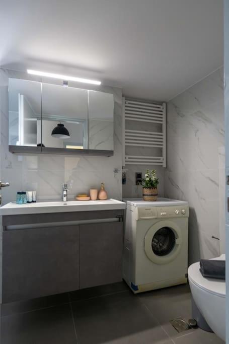Skyhigh Haven Apartment Каламата Екстериор снимка