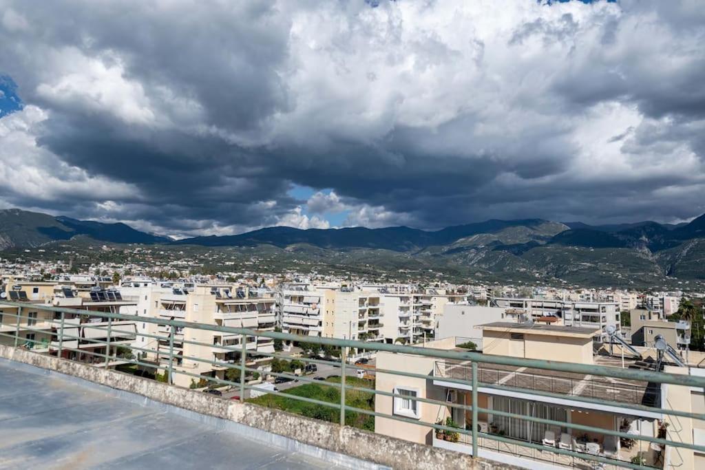 Skyhigh Haven Apartment Каламата Екстериор снимка
