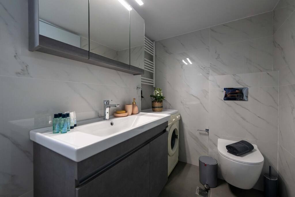 Skyhigh Haven Apartment Каламата Екстериор снимка