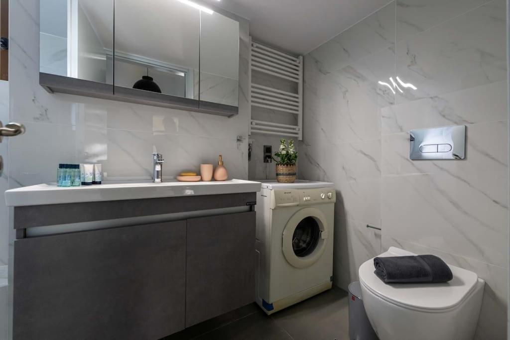 Skyhigh Haven Apartment Каламата Екстериор снимка