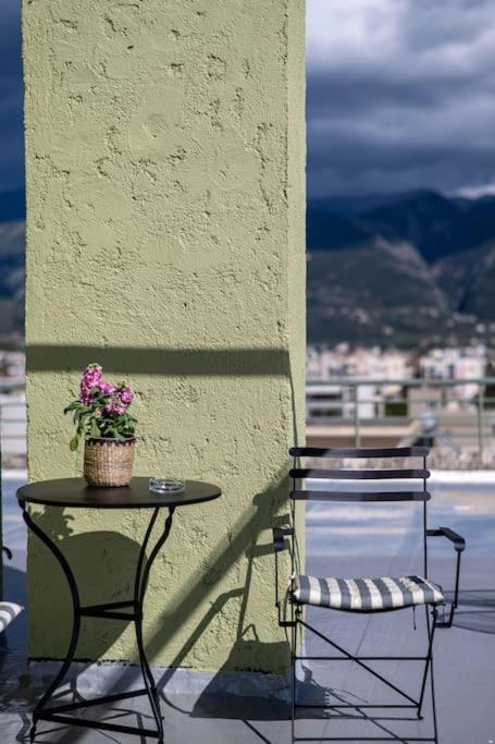 Skyhigh Haven Apartment Каламата Екстериор снимка