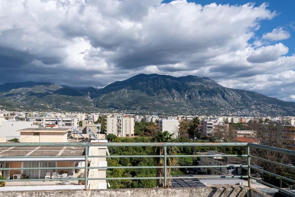Skyhigh Haven Apartment Каламата Екстериор снимка