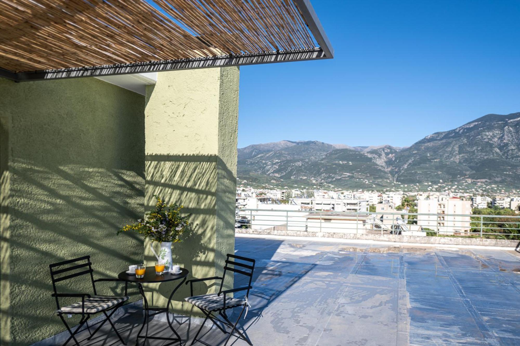 Skyhigh Haven Apartment Каламата Екстериор снимка