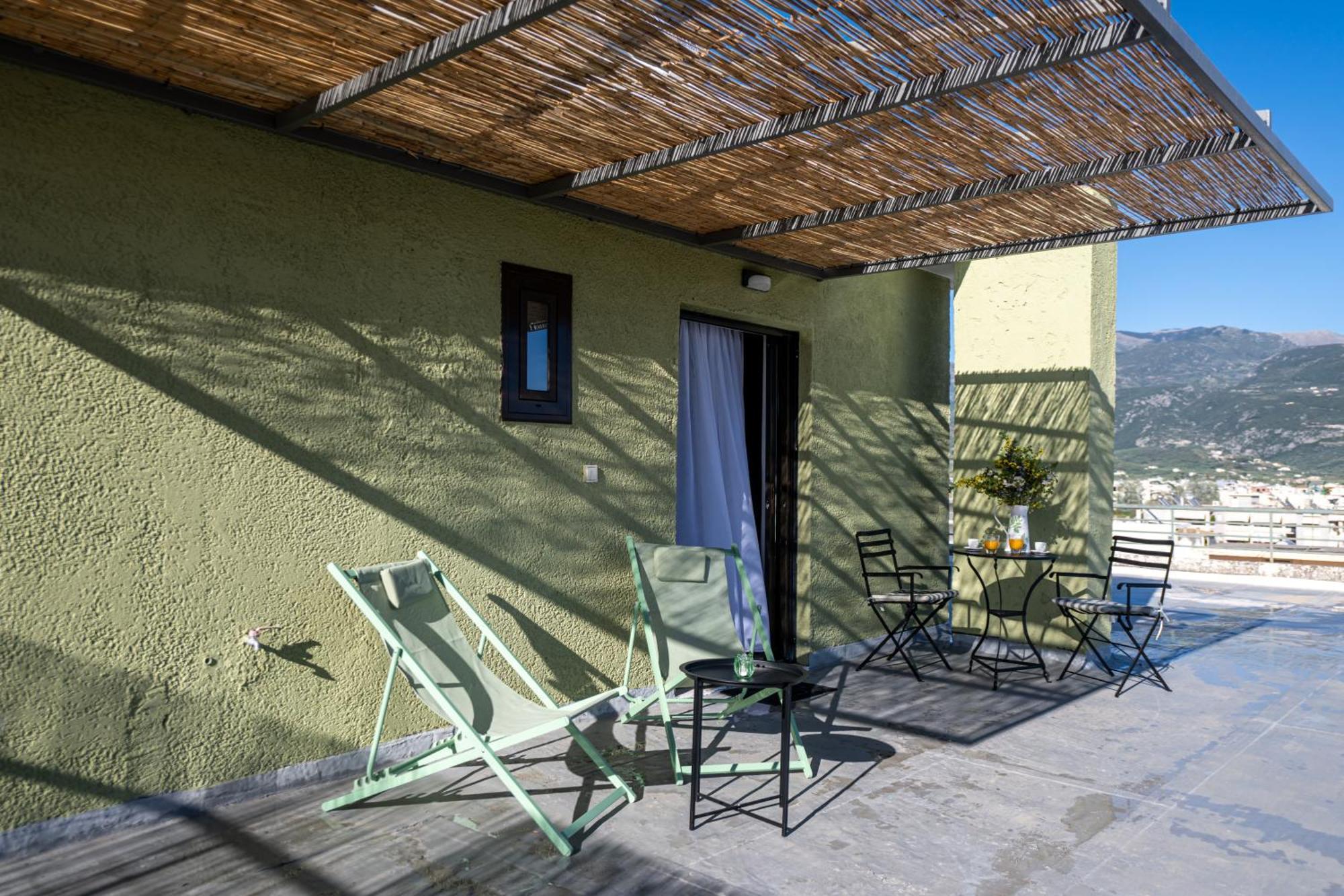 Skyhigh Haven Apartment Каламата Екстериор снимка