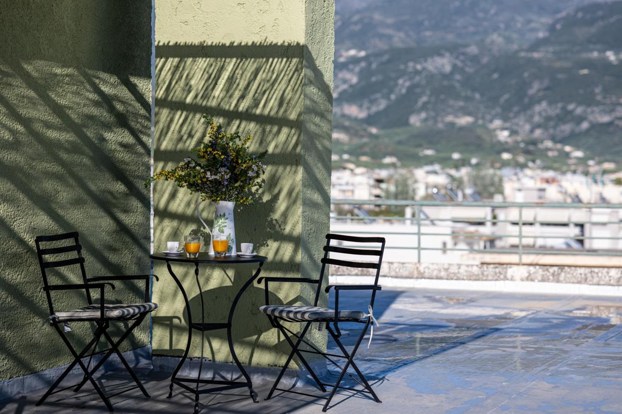 Skyhigh Haven Apartment Каламата Екстериор снимка