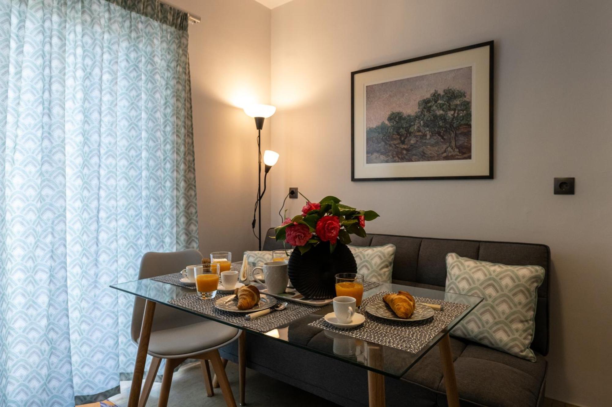 Skyhigh Haven Apartment Каламата Екстериор снимка