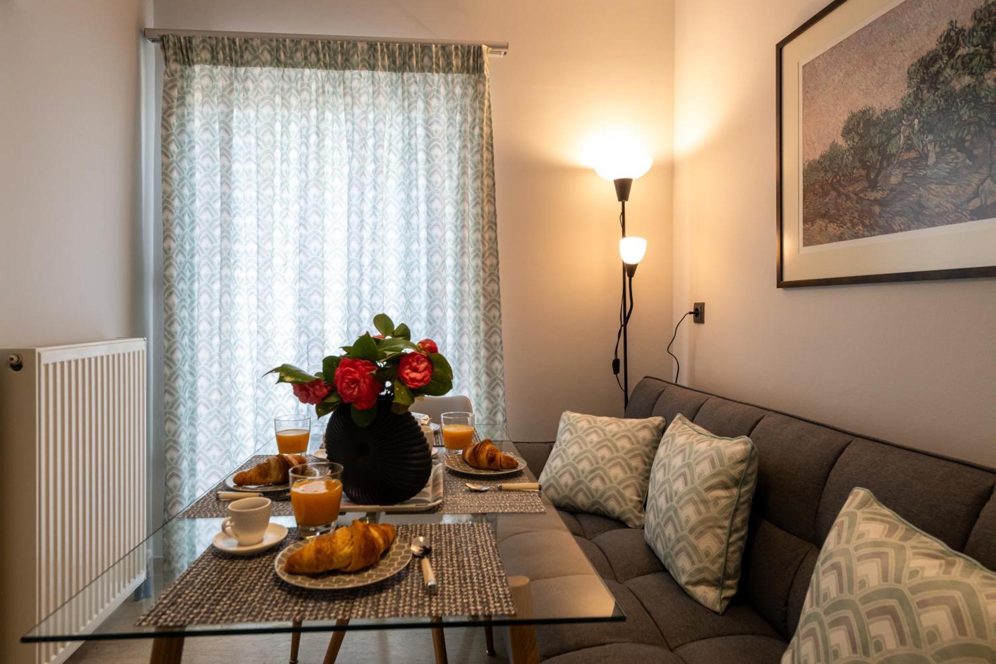 Skyhigh Haven Apartment Каламата Екстериор снимка